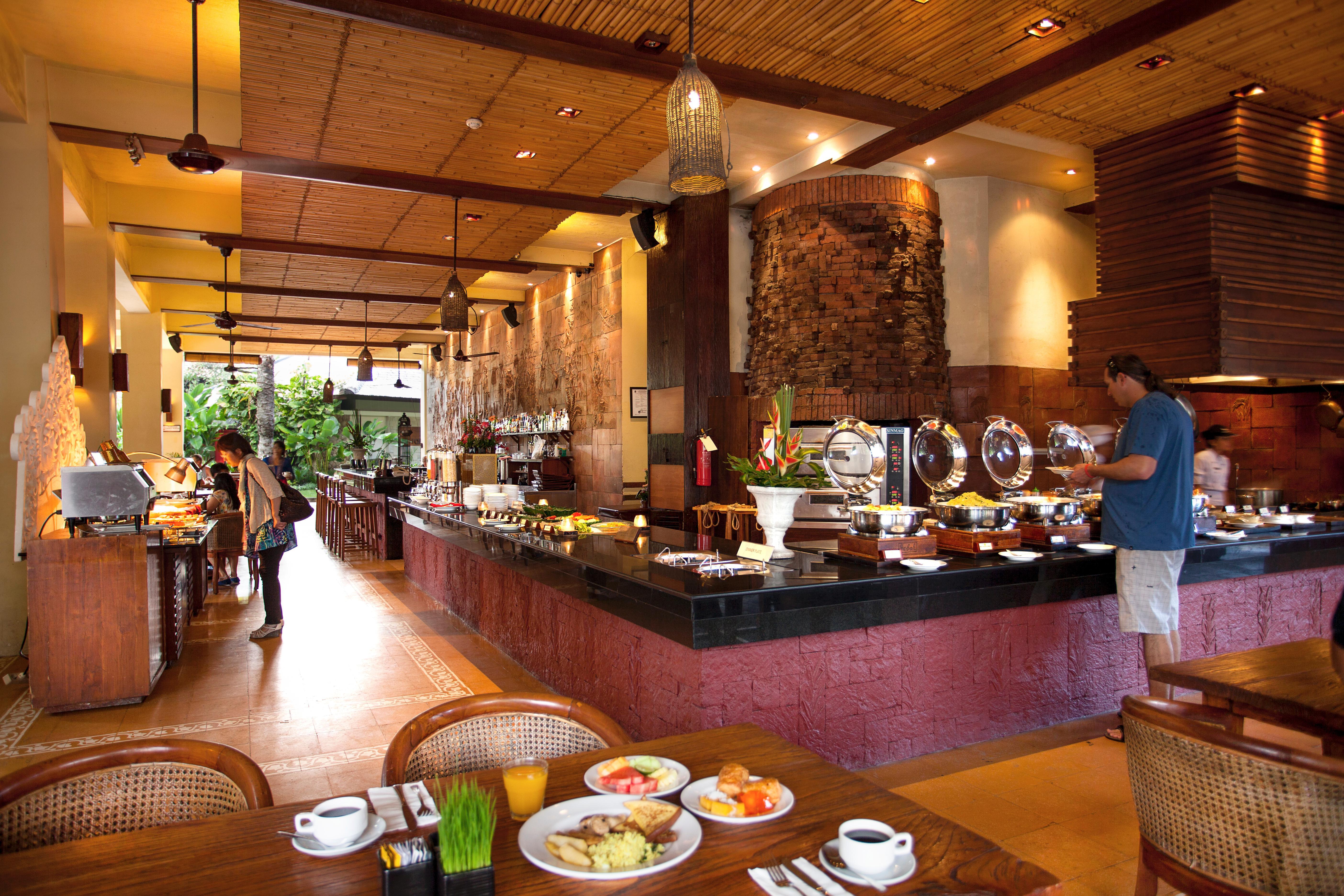 รามายณะ สวีท แอนด์ รีสอร์ต Hotel กูตา ภายนอก รูปภาพ The restaurant at the Royal Thai Police Cadet School