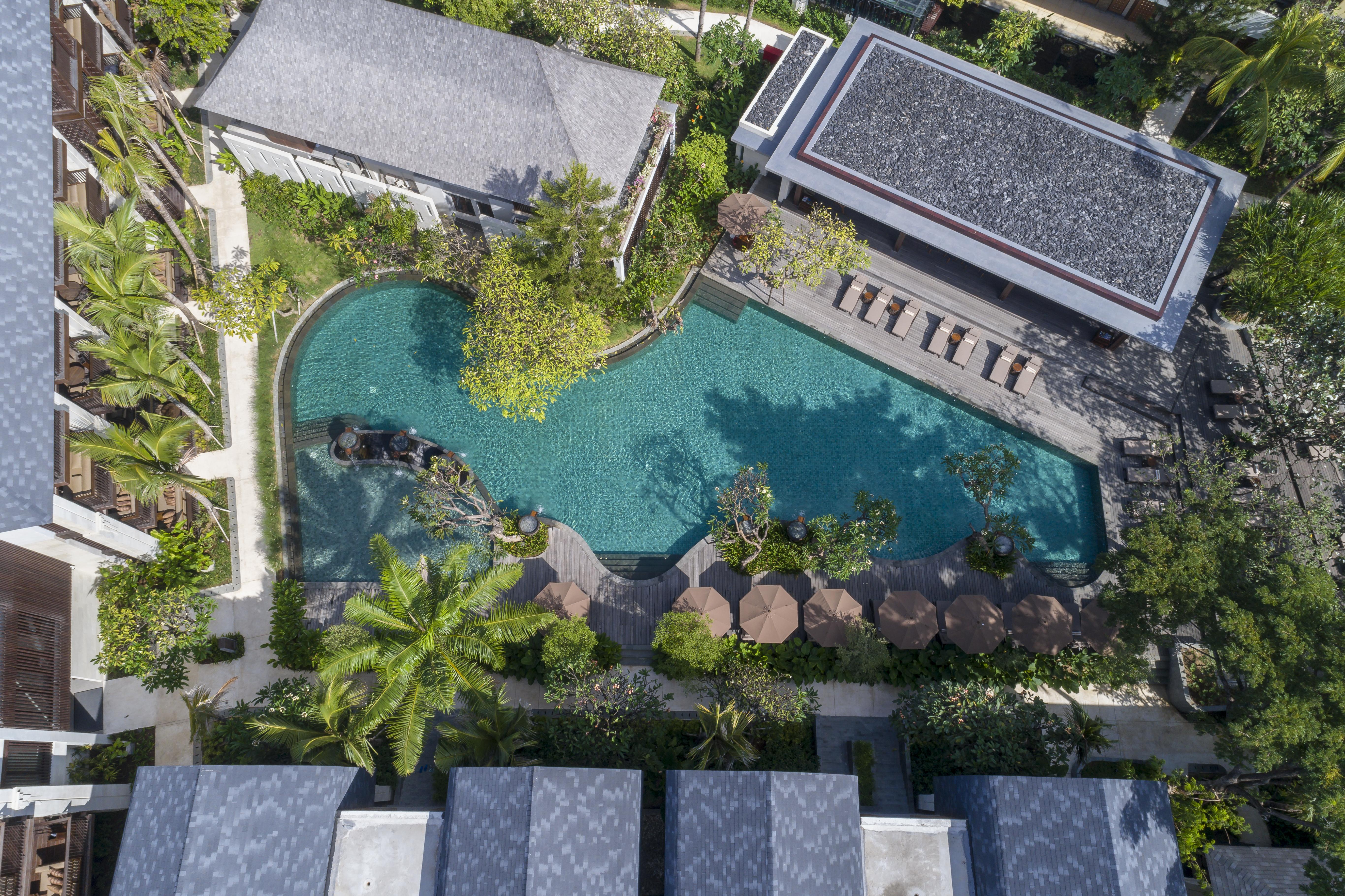 รามายณะ สวีท แอนด์ รีสอร์ต Hotel กูตา ภายนอก รูปภาพ Aerial view of the resort