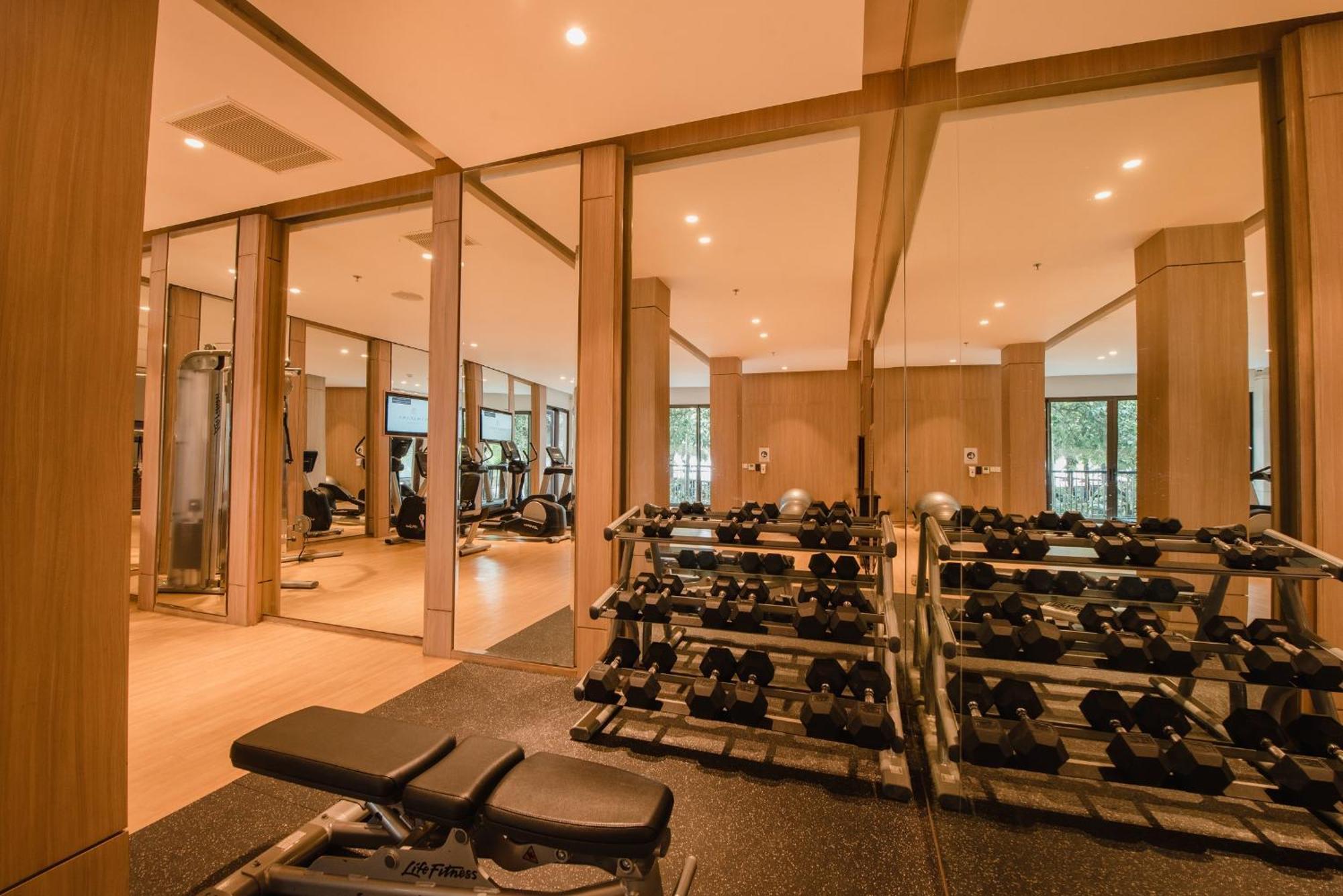 รามายณะ สวีท แอนด์ รีสอร์ต Hotel กูตา ภายนอก รูปภาพ The gym at the hotel