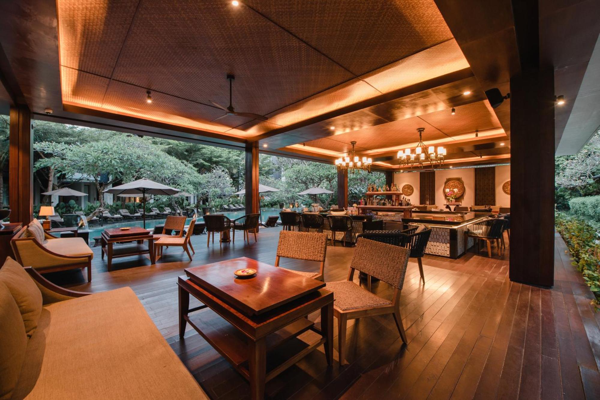 รามายณะ สวีท แอนด์ รีสอร์ต Hotel กูตา ภายนอก รูปภาพ The restaurant at the resort