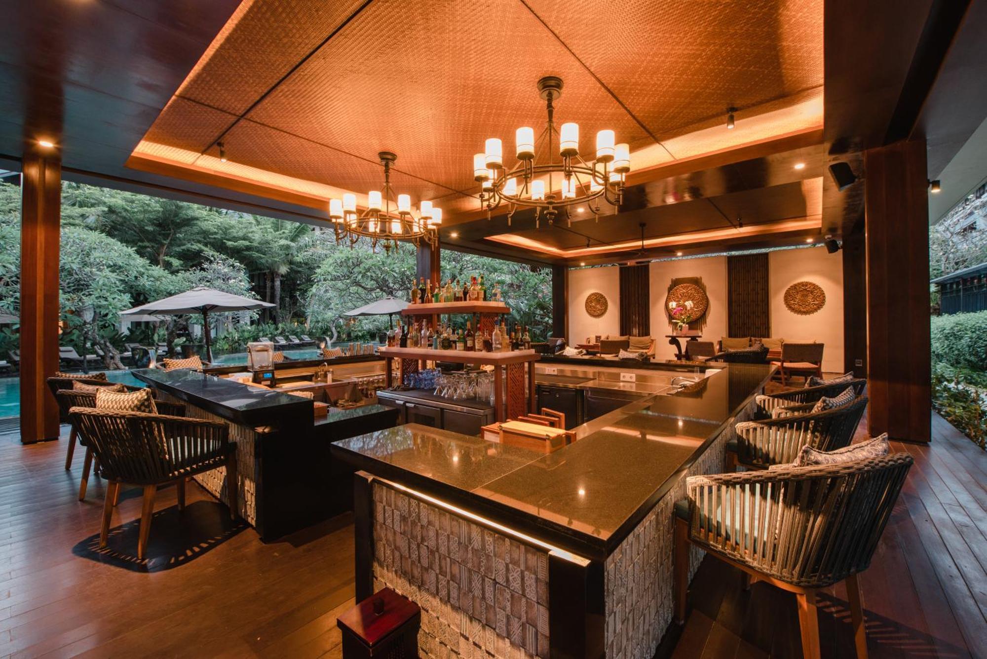 รามายณะ สวีท แอนด์ รีสอร์ต Hotel กูตา ภายนอก รูปภาพ The interior of the restaurant