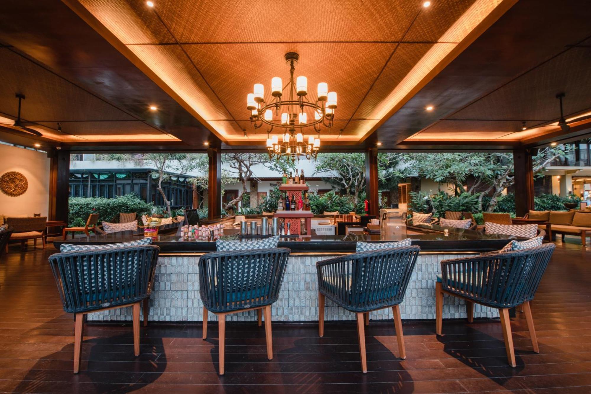 รามายณะ สวีท แอนด์ รีสอร์ต Hotel กูตา ภายนอก รูปภาพ The Bar