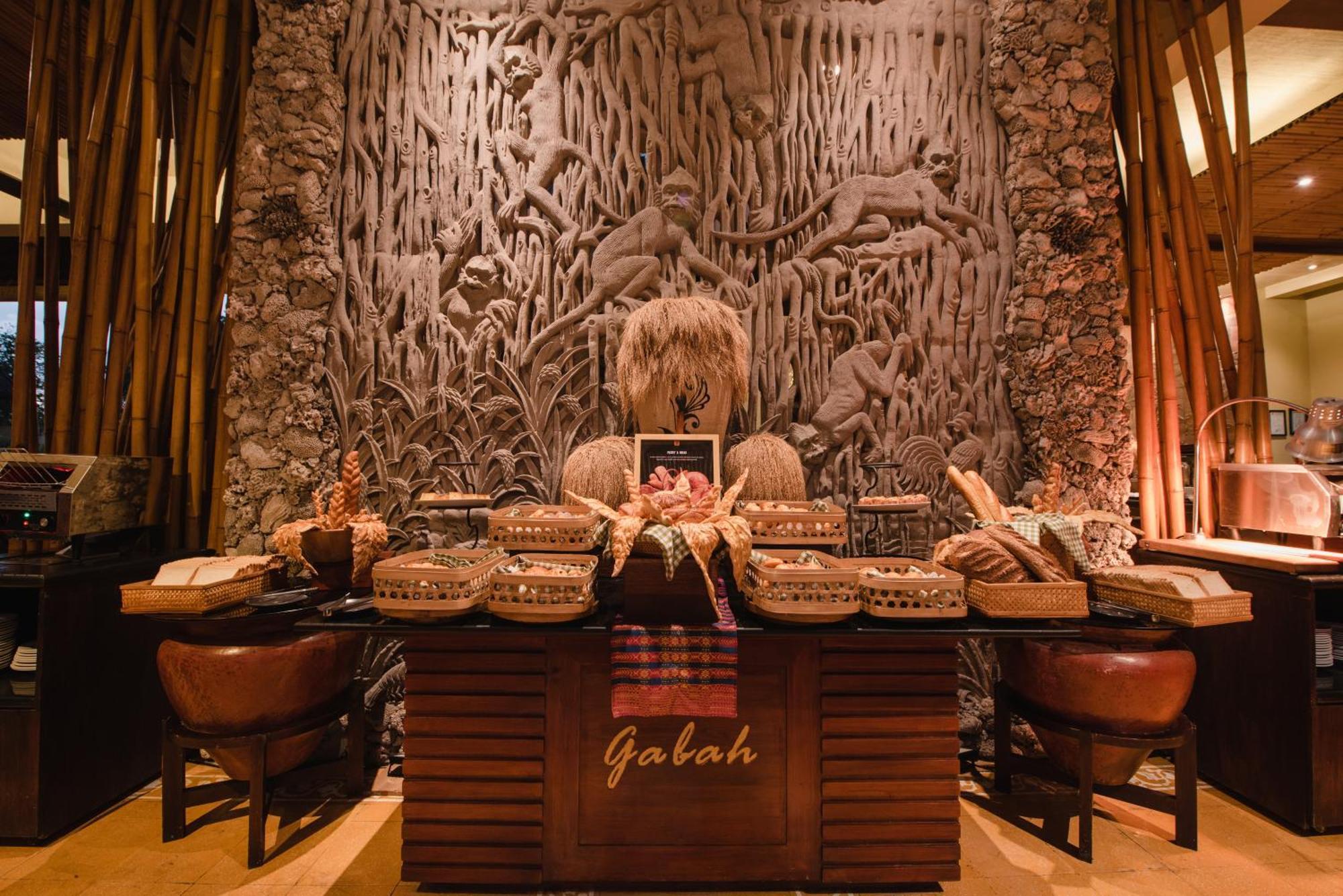 รามายณะ สวีท แอนด์ รีสอร์ต Hotel กูตา ภายนอก รูปภาพ The lobby of Galuh