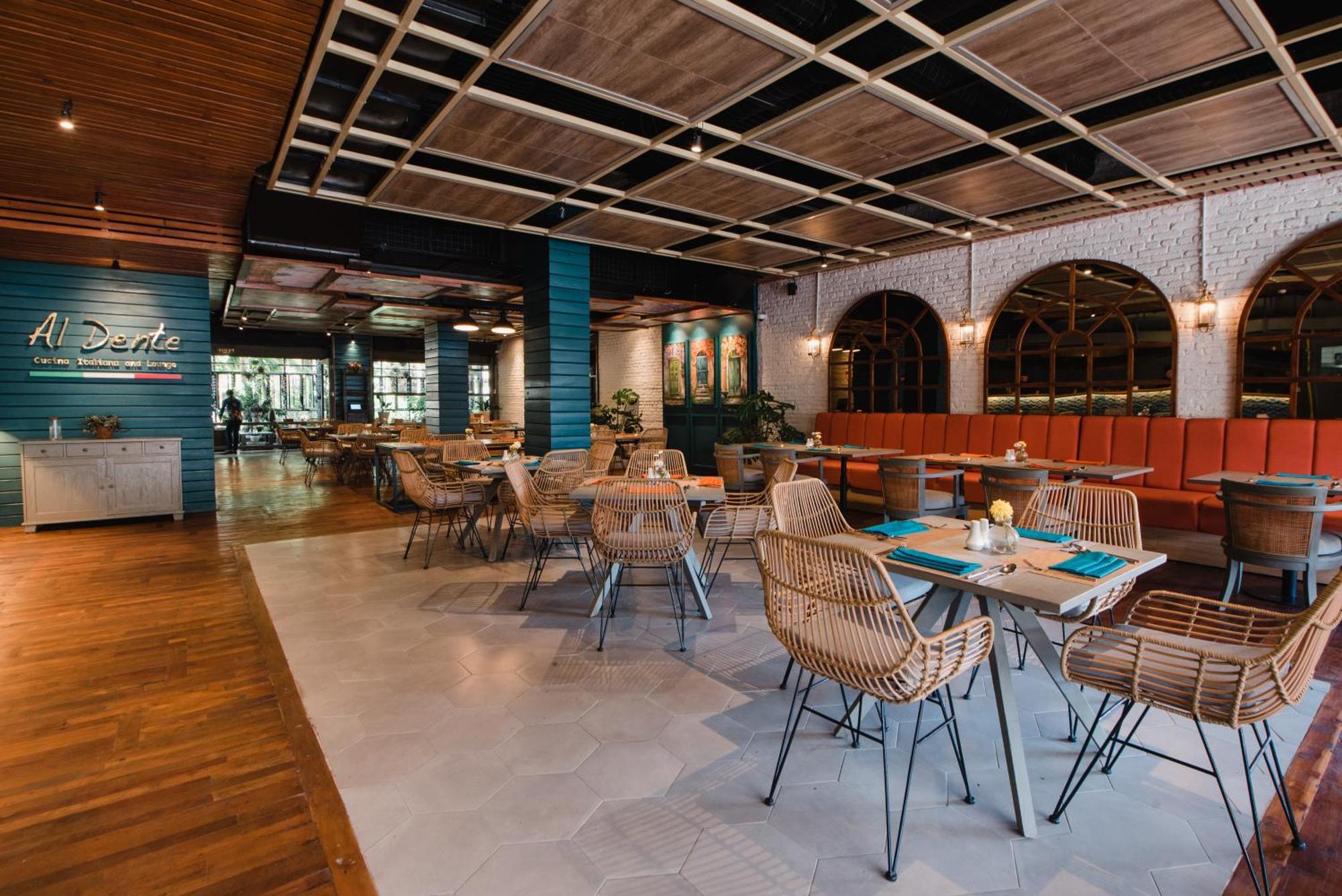 รามายณะ สวีท แอนด์ รีสอร์ต Hotel กูตา ภายนอก รูปภาพ The interior of the restaurant