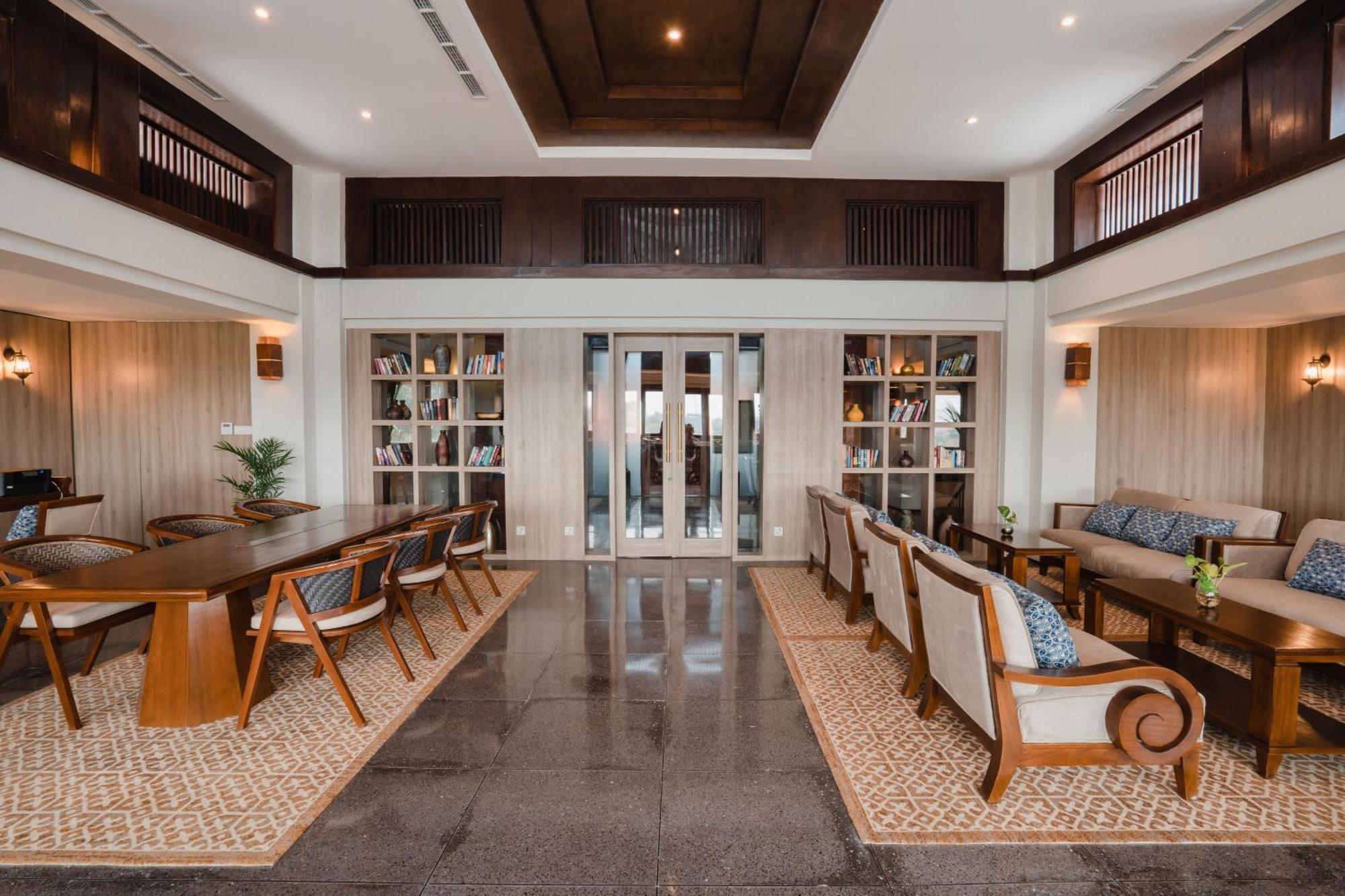 รามายณะ สวีท แอนด์ รีสอร์ต Hotel กูตา ภายนอก รูปภาพ Library at the resort